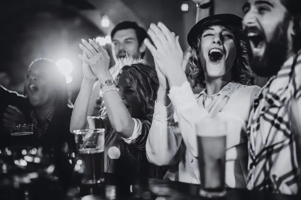 Guests enjoying live music for a restaurant, showing how the best music for restaurants can create an energetic and memorable atmosphere.