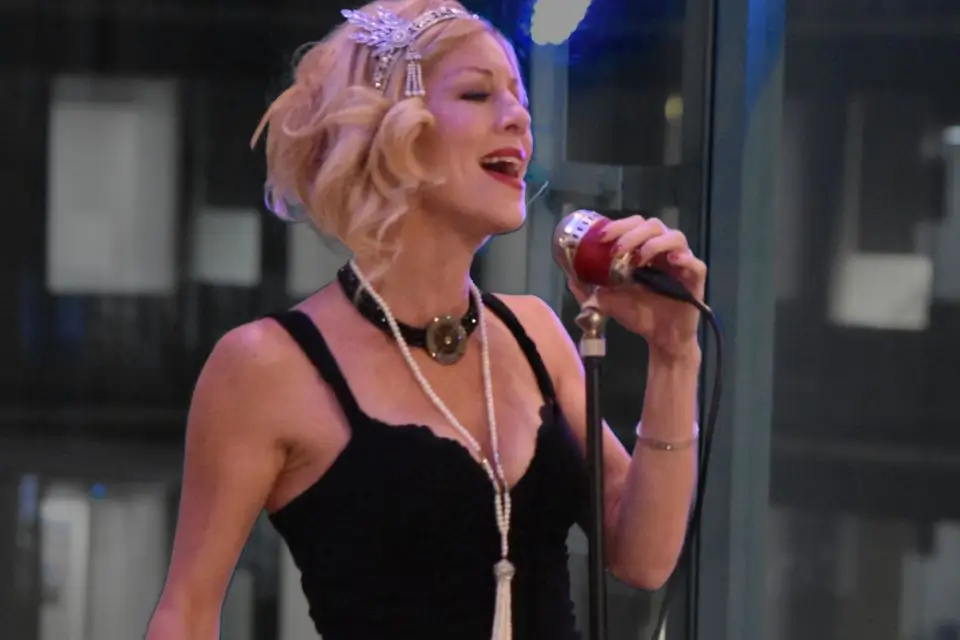 Liza singing vintage standards for Rat Pack-style cocktail party entertainment in NJ
